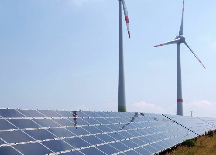 Armin_Kübelbeck_CC-BY-SA_Wikimedia_wind_solar_photovoltaik