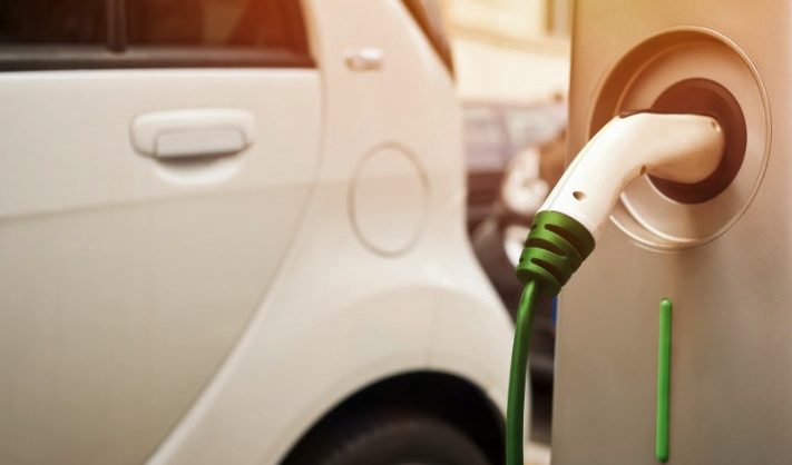 Elektroautos_EV-ladesaeule_IEA