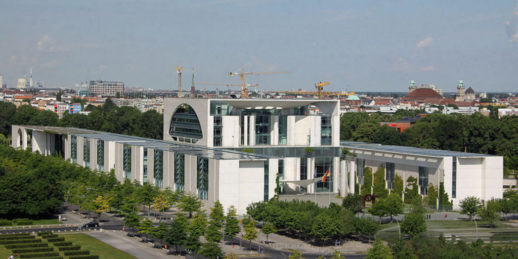 Kanzleramt_Berlin_wikimedia-1024x512