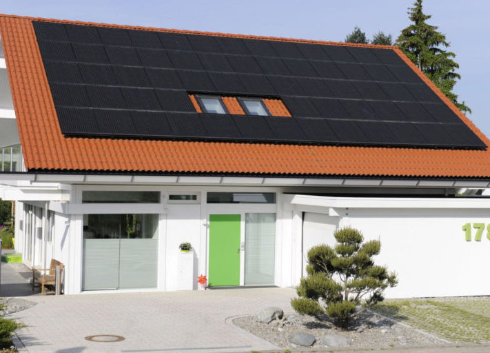 Baywa_Dachanlage_Deutschland-1024x512