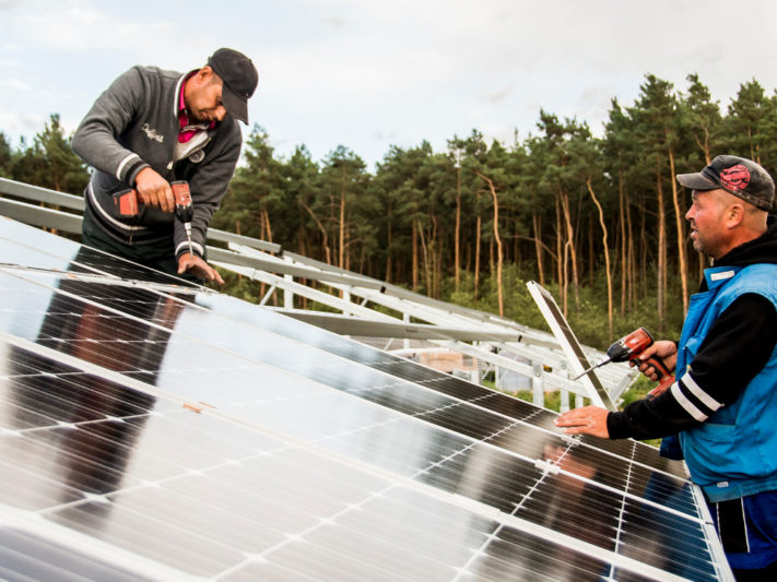 Solarworld_Module_Solarpark_Deutschland_Brandenburg_Installation_Herbst_2017