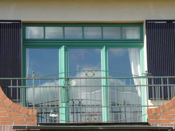 Stecker_Solar-Geraete_Indielux_Balkon