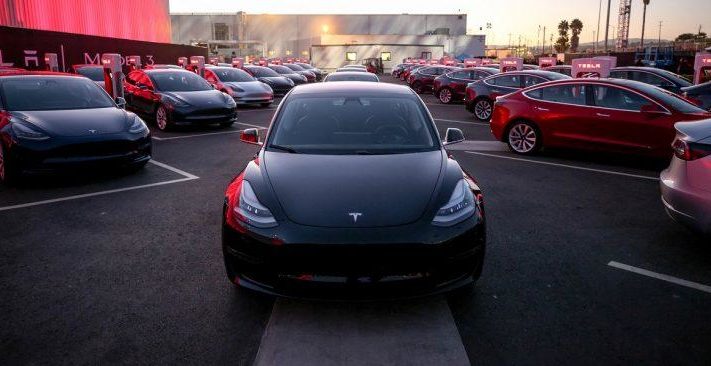 Tesla-model-3-first-deliveries-j28-750x366