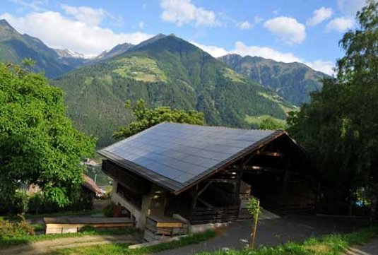 sterreich_alpen_stromaufwrts_photovoltaik_web_ere