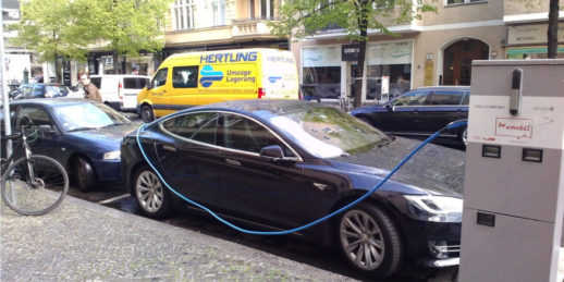 Laden_Elektroauto_Ladepunkt_Berlin_Deutschland