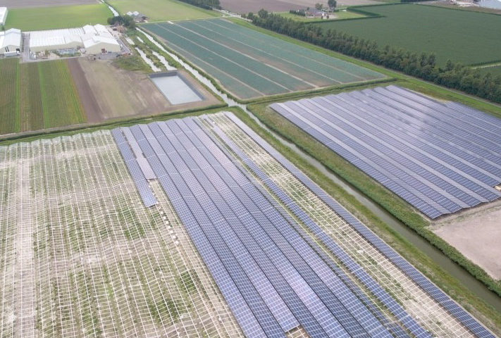 Goldbeck_Solar_Astronergy_Module_Niederlande_Bau_Solarpark