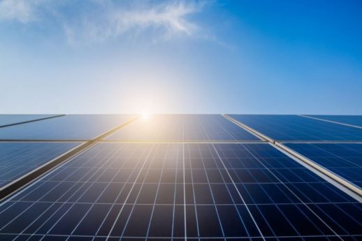 Solaranlage-im-Sonnenlicht.-696x464