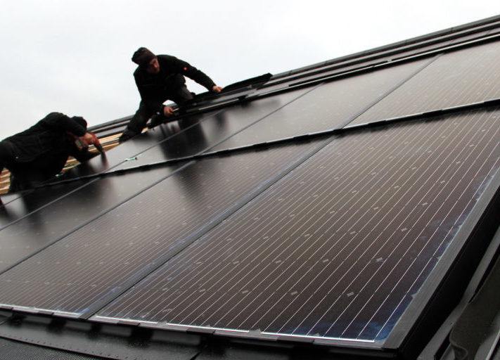 Solarwatt_Indach_Modul_Glas_Glas_2018_Dachanlage-1024x512