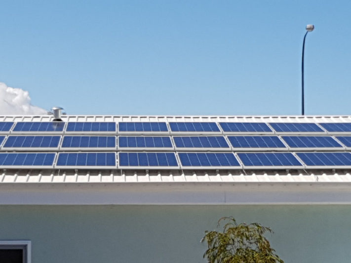 solar-panels-roof-192645