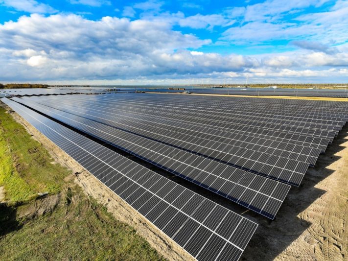 Moerdijk Solar Park supplied by Suntech