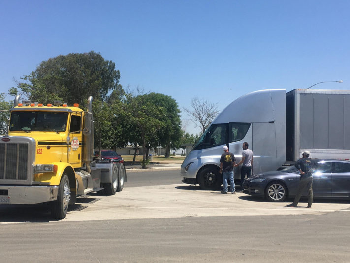 Tesla-Semi-Jerome-Guillen-e1535031629957_large