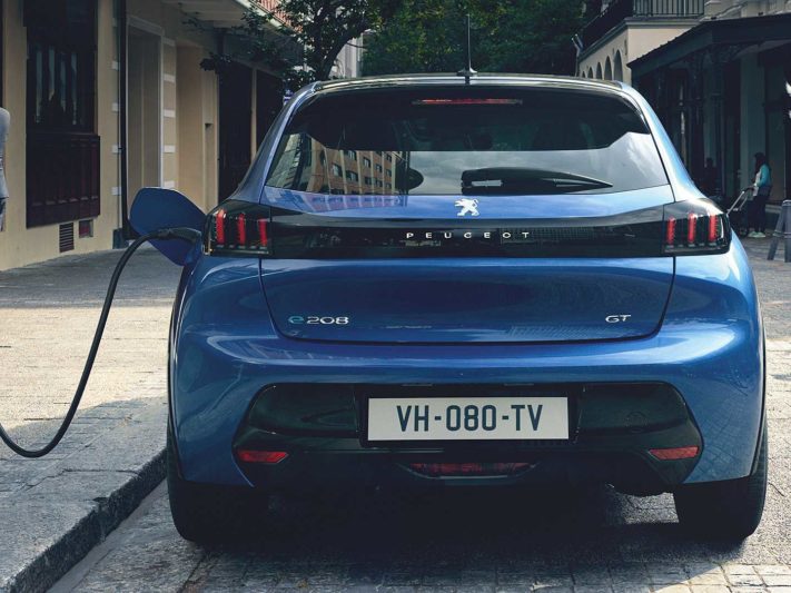 2019-peugeot-e208_large