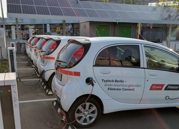 Elektroautos_DB_Ladestation_ladesaeule_ladepunkt_photovoltaik-1024x513