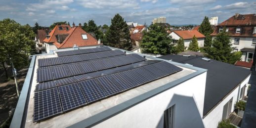 flachdach_dachanalage_photovoltaik_panasonic_heike_rost-1024x512