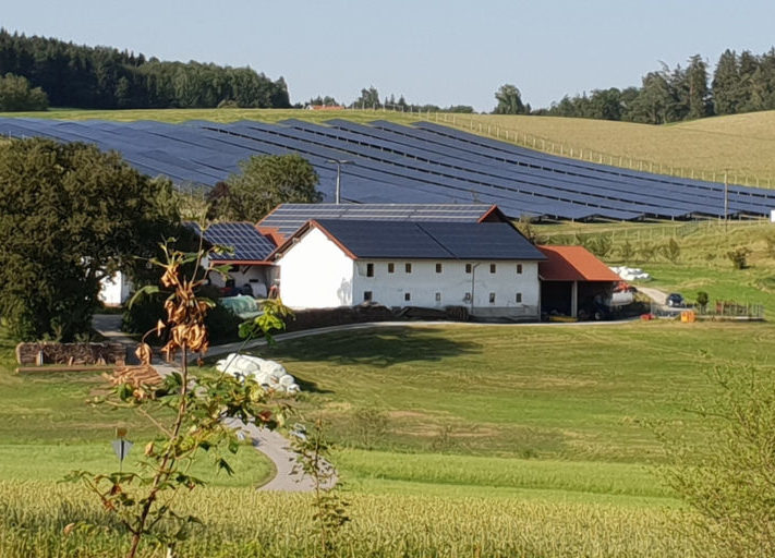 Bayern_Solarpark_Dachanlage_2019_Maxsolar_c_Hans_Urban-1024x512