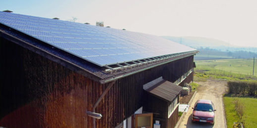 Fraunhofer_ISE-Photovoltaik-Anlage_Scheune_Deutschland-1024x512