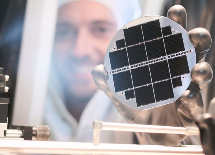 dreifachsolarzelle-silizium_Fraunhofer-1024x512
