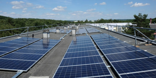 Eon_Vonovia_Photovoltaik_Dachanlage_Stadt-1024x512