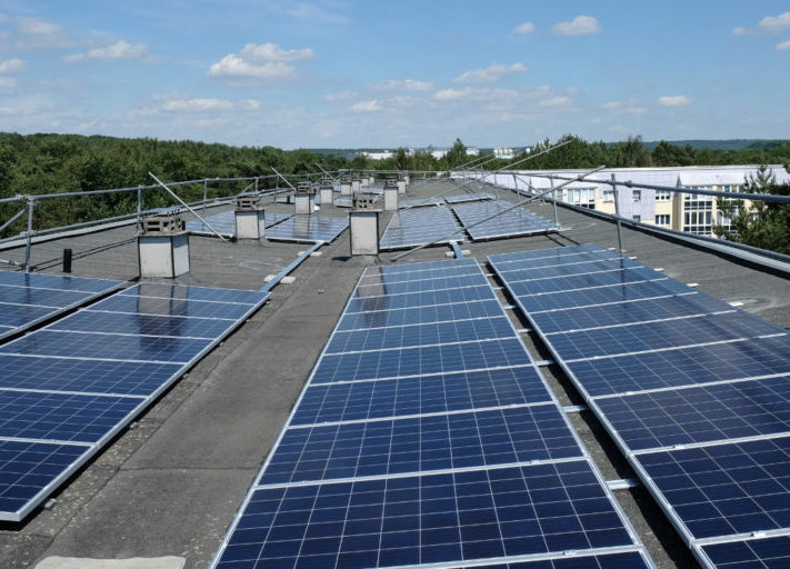 Eon_Vonovia_Photovoltaik_Dachanlage_Stadt-1024x512