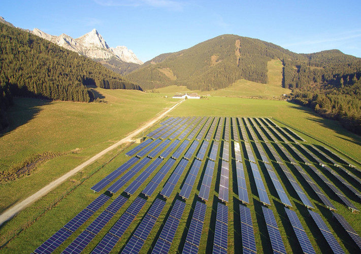 Photovoltaik-Freiflaeche_Oesterreich_Berge