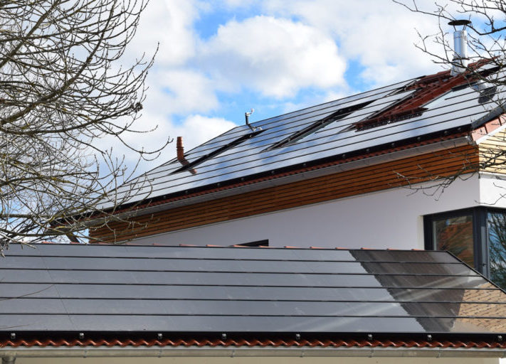 Photovoltaik_Dachanlage_Deutschland_Duennschichtmodule_Calyxo-1024x512
