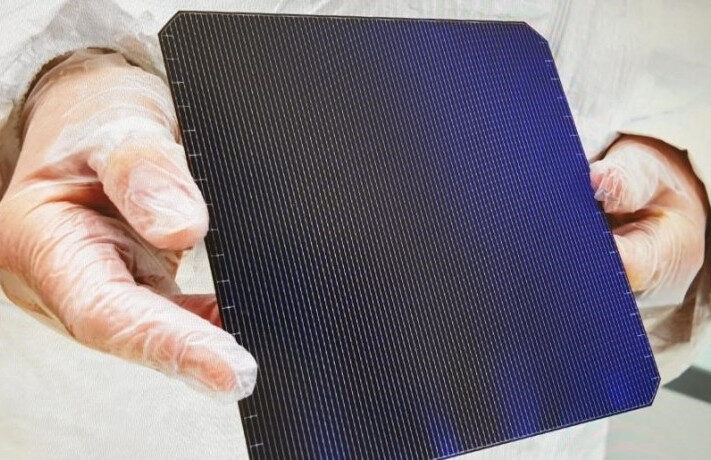 CEA_INES_Enel_Heterojunction_Solarzelle_busbarfrei