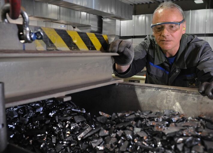Solarworld_recycling_produktion_scherben_solarzellen-1024x512