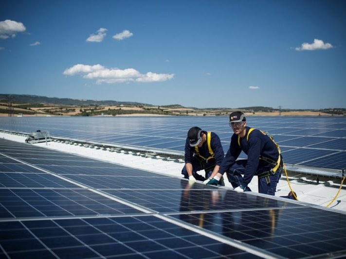 REC_Photovoltaik-Dachanlage_spain_bilbao-800x533