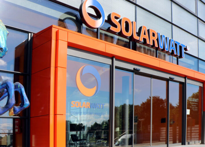 Solarwatt_Zentrale_Dresden_neues_Logo_2019-1024x512