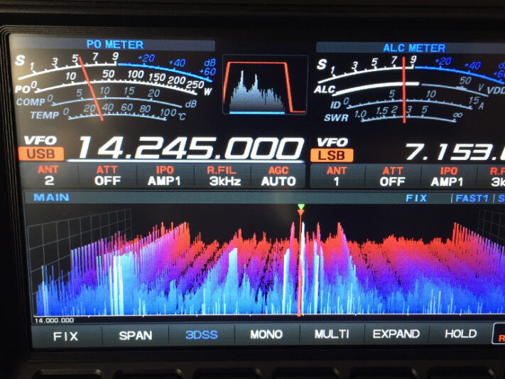 Störfrequenzen im Funkband eines Amateurfunkers, verursacht durch den DC-Generator auf dem Dach.
