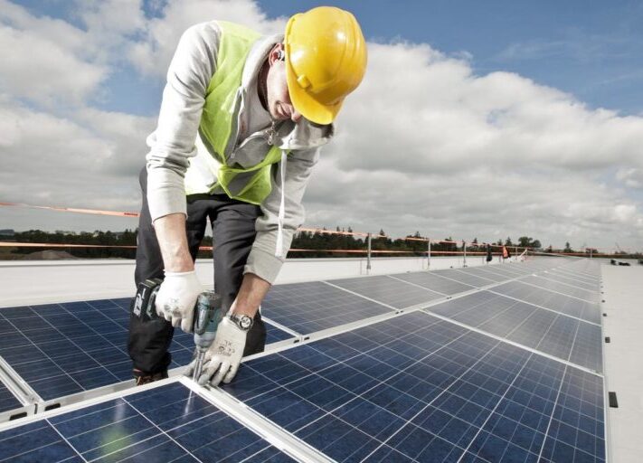 Goldbeck_Solar_Dach_Dachanlage_Photovoltaik_installation_bauen-1024x512