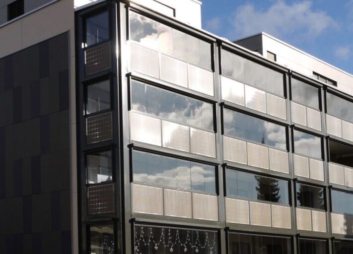 SwissRenova_a2solar-Balkonmodule_Schweiz-e1585901960927-1024x512