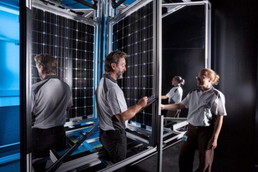 New test ste-up for calibration of bifacial PV modules developed by Fraunhofer ISE. ©Fraunhofer ISE
