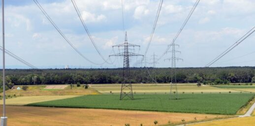 Office-Freileitung-im-Höchstspannungsnetz-bei-Bruchsal-1024x507