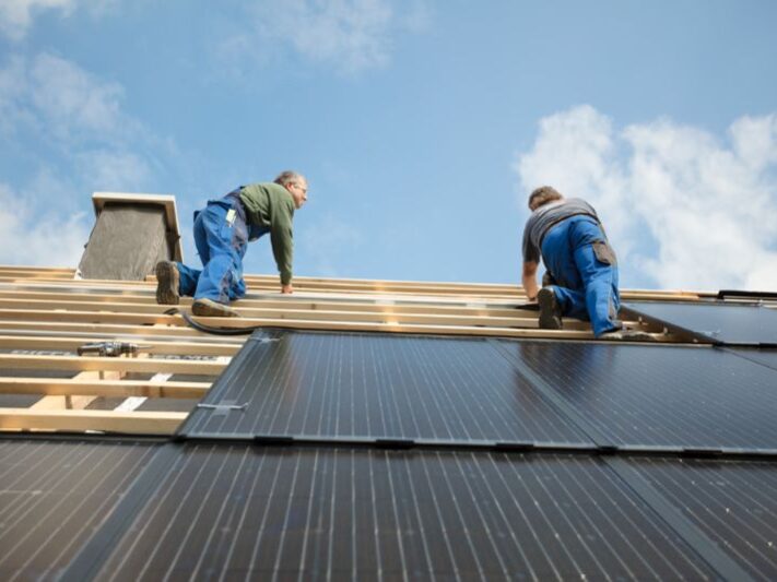 Solarwatt.ArbeitenDach