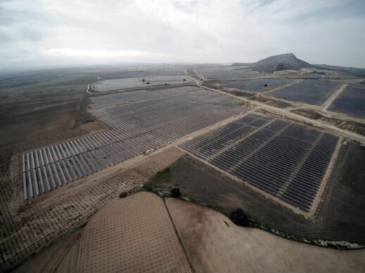 Athos_Solar_40_MW_Photovoltaik-Freiflaechenanlage_Spanien-800x600