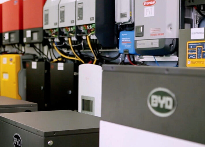 BYD_Werbevideo_Batteriespeicher_Wechselrichter-1024x512