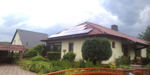 Photovoltaik_Dachanlage_Brandenburg_Deutschland-1024x512