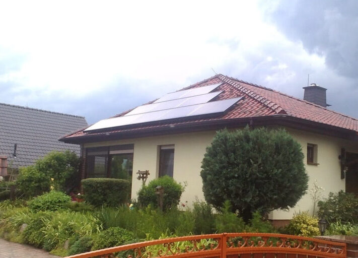 Photovoltaik_Dachanlage_Brandenburg_Deutschland-1024x512