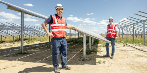 Copyright Paul-Langrock.de. Errichtung EnBW Solarpark Werneuchen. Portraet von links Stefan Lederer, Thorsten Joerss. Bundesland Brandenburg. 23. Juni 2020