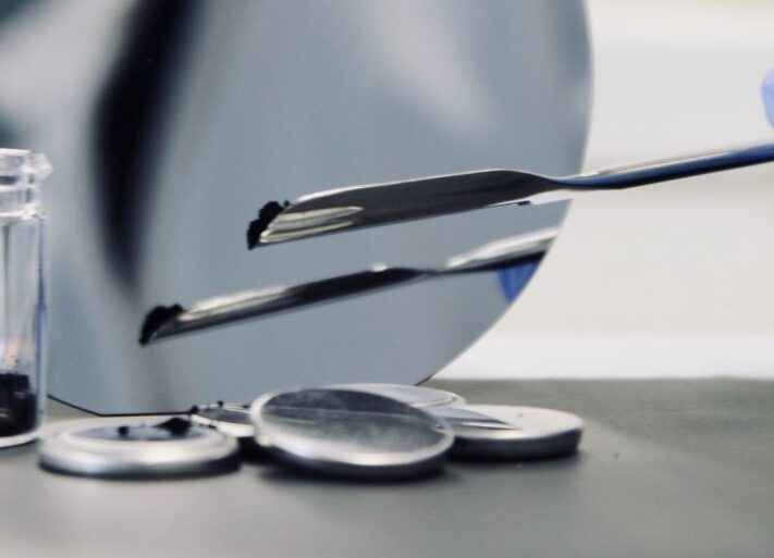 2020_064_Anodenmaterial-fuer-sichere-und-langlebige-Batterien-1024x513