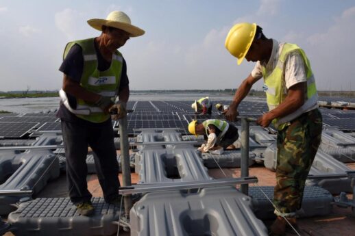 638570858-solar-china_160720_4c-EhL7M7cOBee