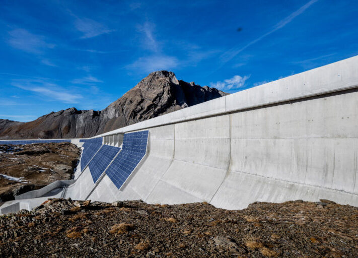 Axpo_Staumauer_Muttsee_Pilotprojekt_alpines_Kraftwerk_2019-1024x512