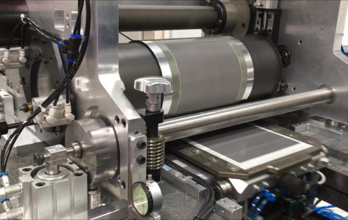 Rotationssiebdruck-Metallisierung eines Silicium-Wafers auf der Demonstrator-Anlage.