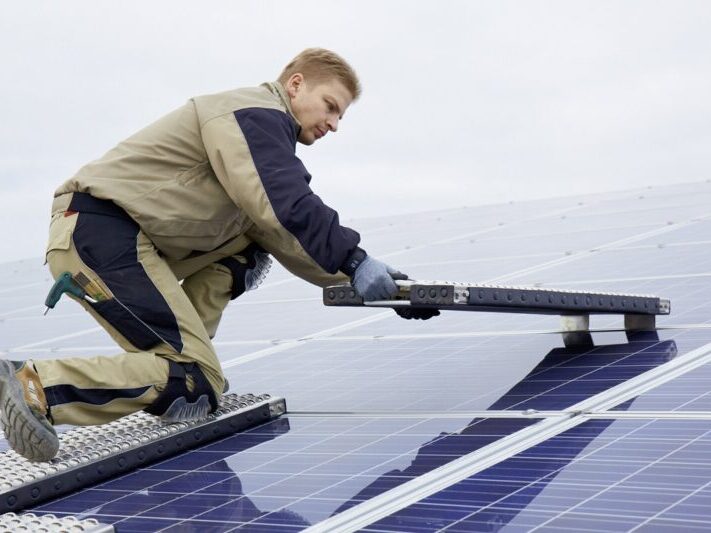 SMB_Solar_Multiboard_mobile_Photovoltaik-Arbeitsplattform-800x533