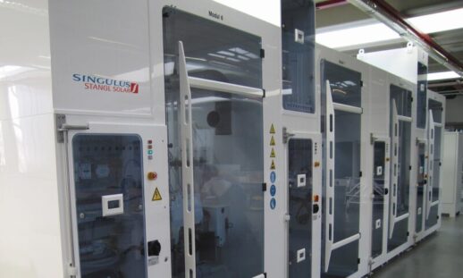 Singulus_Photovoltaik-Produktion-Europa_Stangl_Nassprozess-800x481