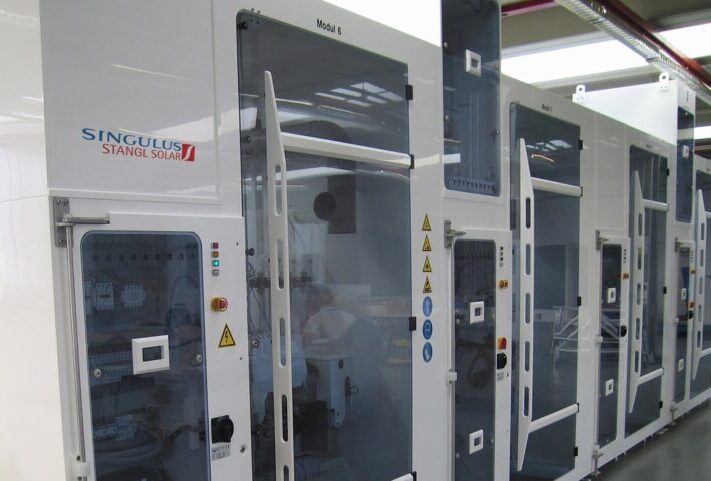 Singulus_Photovoltaik-Produktion-Europa_Stangl_Nassprozess-800x481