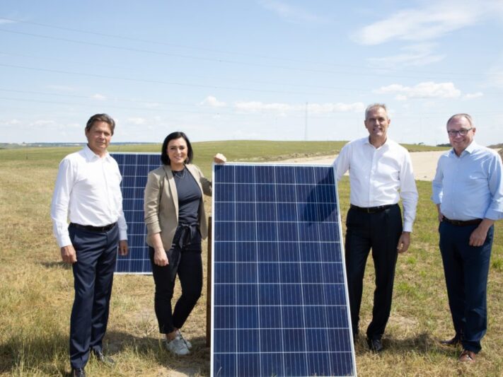 dload_Picture_PVSchönkirchenBaugebinn_Solarpark_Oesterreich_c_OMV-1024x683