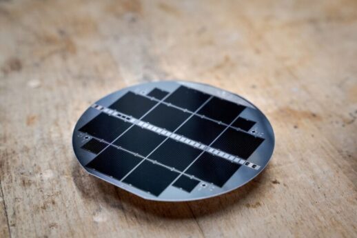 FraunhoferISE_Rekordwirkungsgrad_Tandemsolarzellen_Silizium-Substrat-800x533