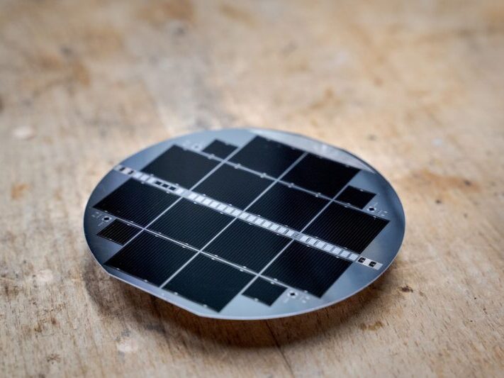 FraunhoferISE_Rekordwirkungsgrad_Tandemsolarzellen_Silizium-Substrat-800x533